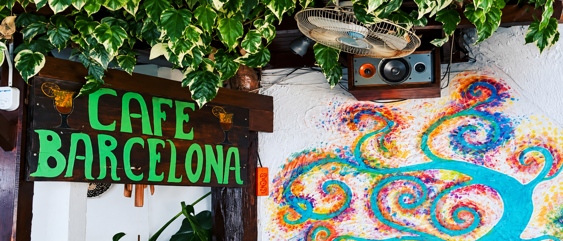 Cafe & Barcelona — Bar